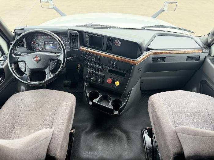2022 International LT625-25
