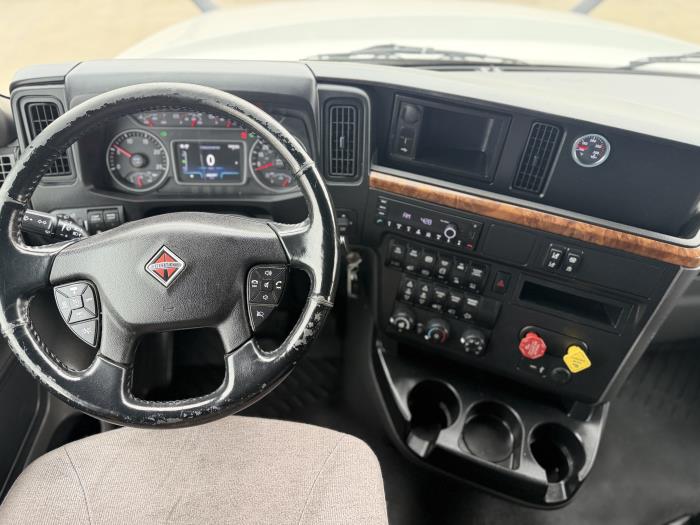 2022 International LT625-26