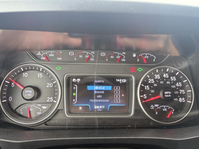 2022 International LT625-27