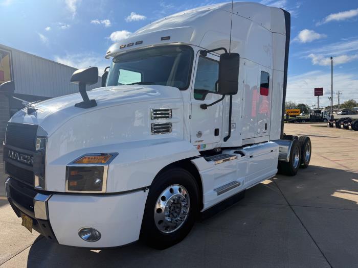 2019 Mack Anthem-2