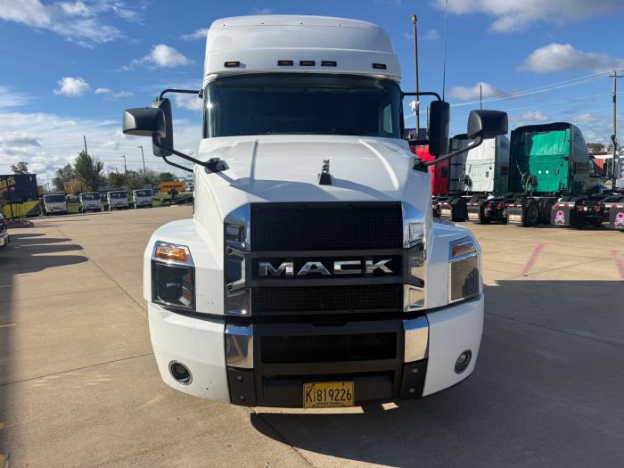 2019 Mack Anthem-4