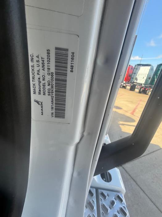 2019 Mack Anthem-10