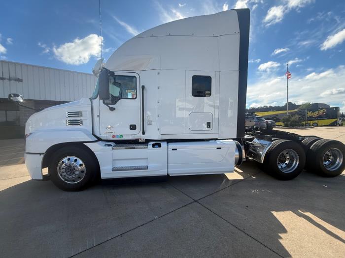 2019 Mack Anthem-11