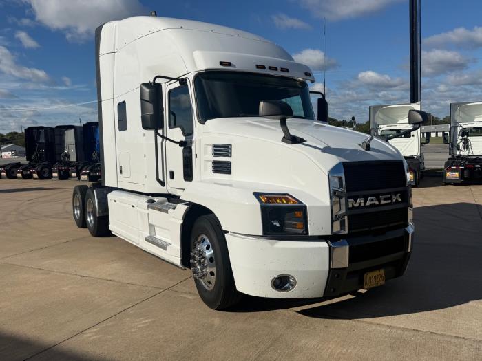 2019 Mack Anthem-14
