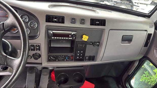 2022 Peterbilt 337-2