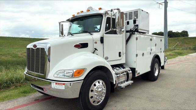 2022 Peterbilt 337-18
