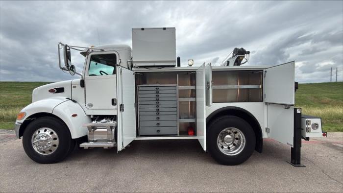 2022 Peterbilt 337-21