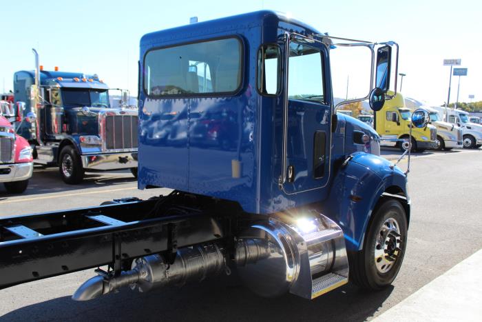 2022 Peterbilt 337-6