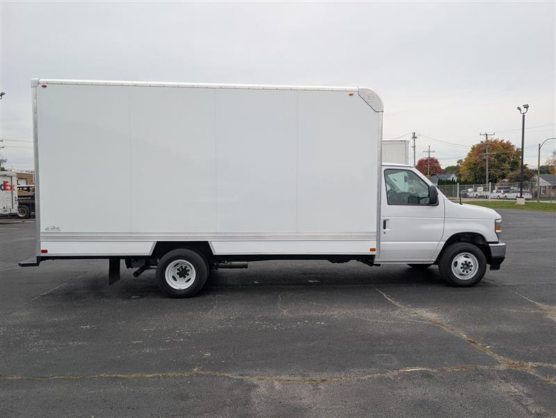 New 2027 Ford E-450 - photo 1
