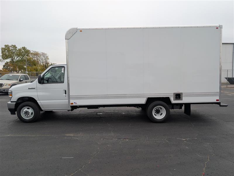 New 2027 Ford E-450 - photo 2