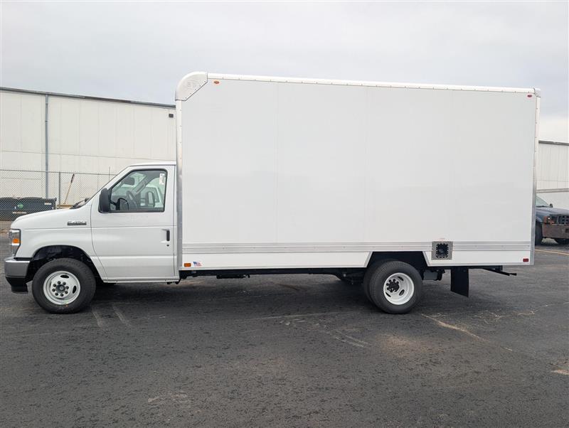 New 2027 Ford E-450 - photo 2