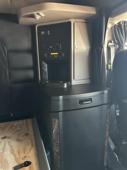 2026 Peterbilt 589-12